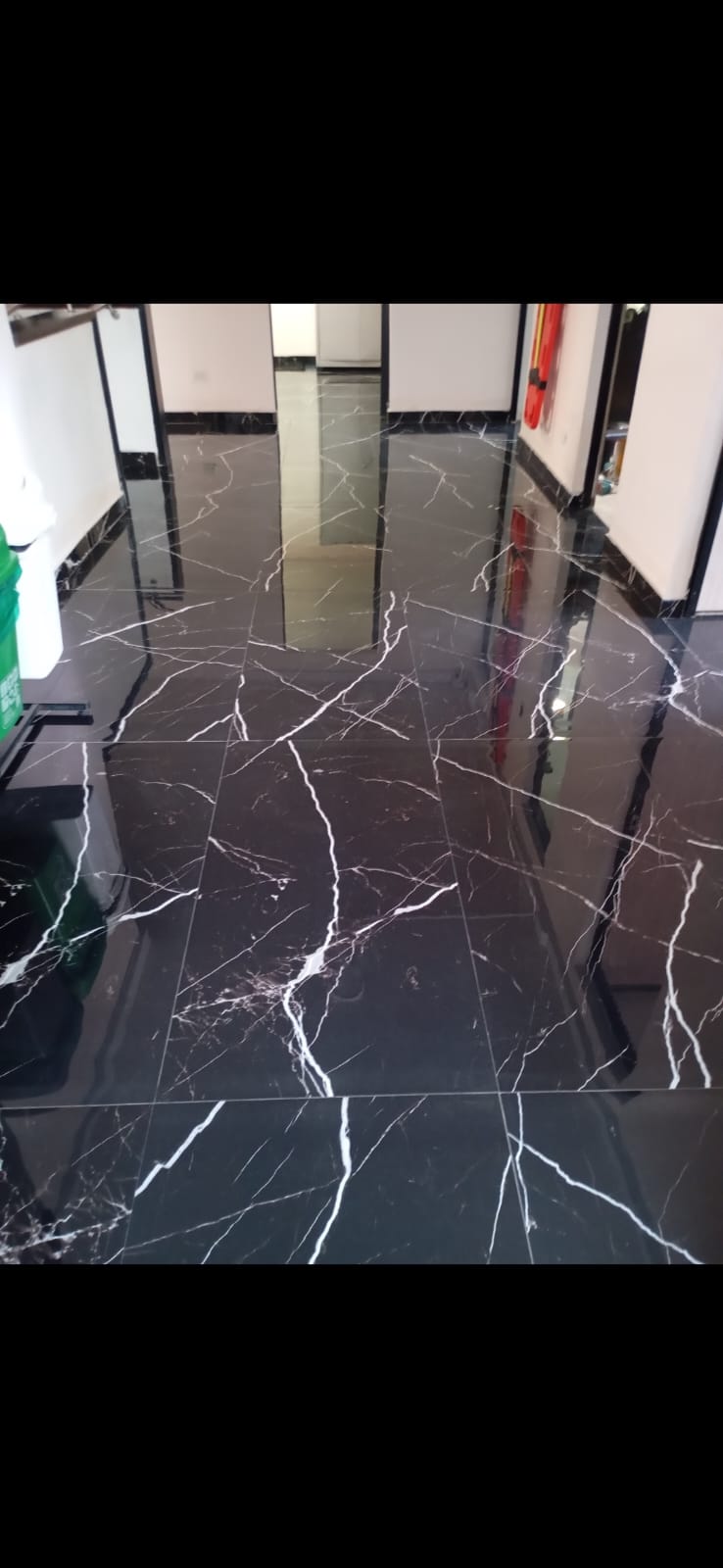 Piso en mármol negro