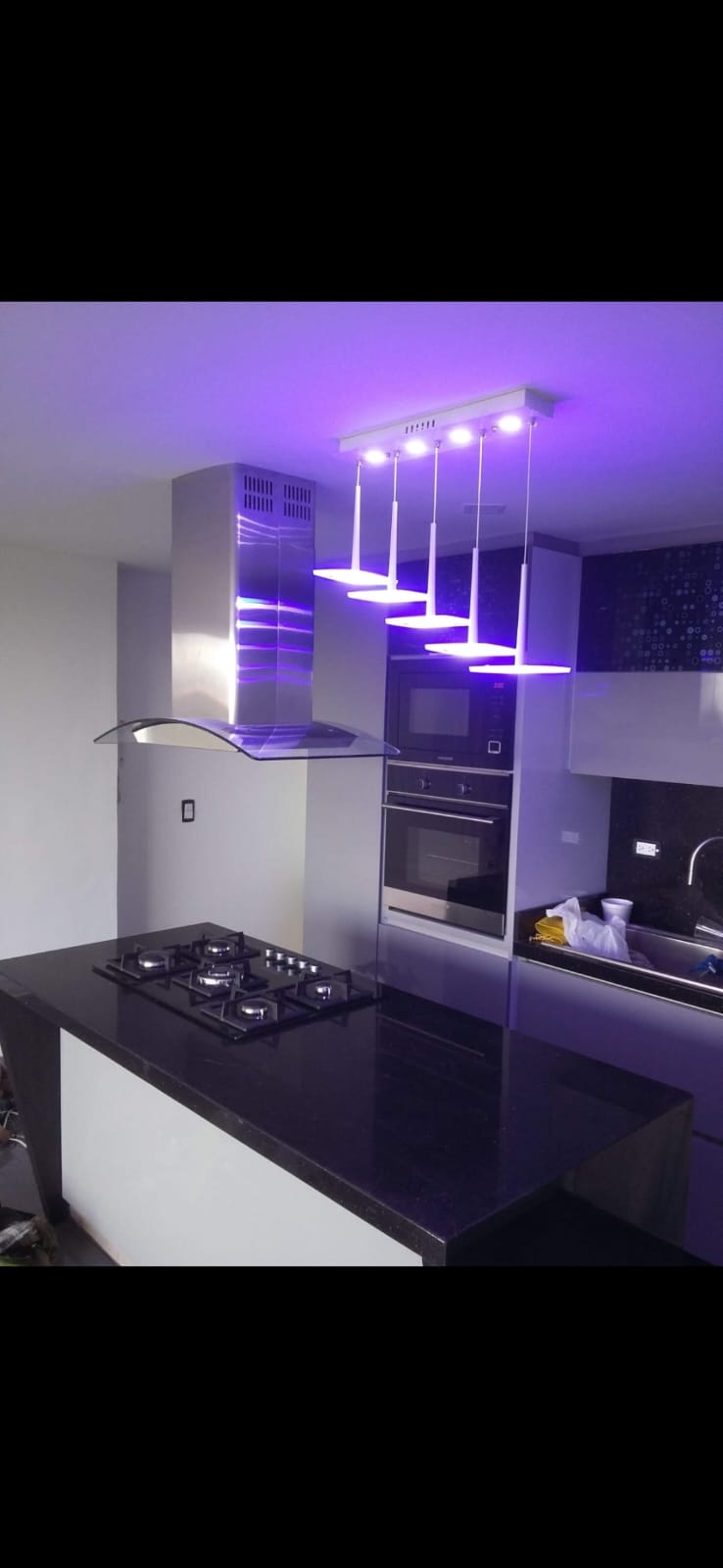 Cocina con iluminación LED